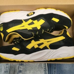 Asics GEL  MENS Black and Yellow SneakersSZ 8.5